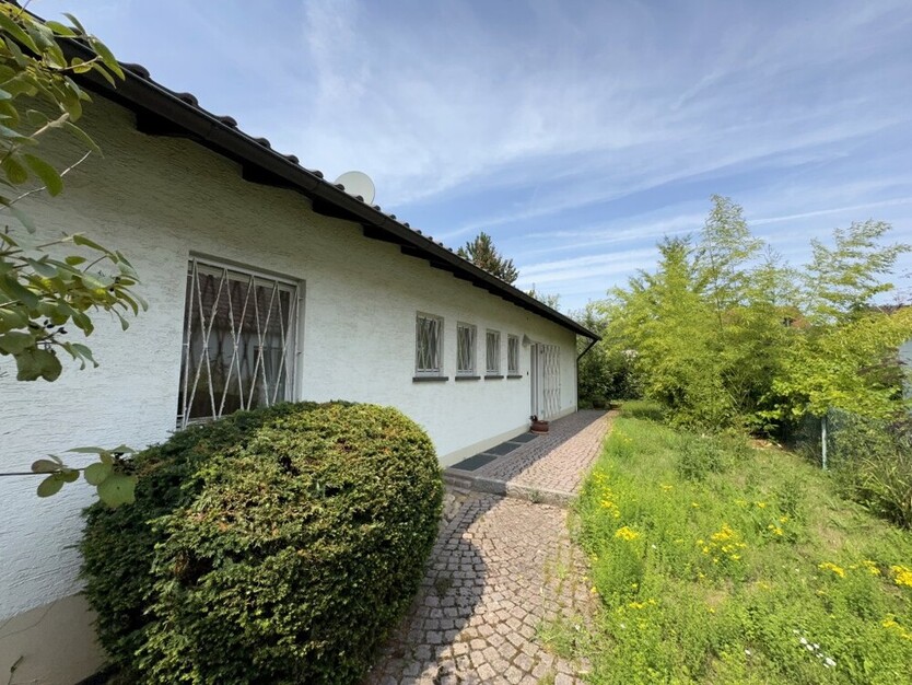 *Bungalow in ruhiger Wohnlage mit Erweiterungs- oder Neubaupotenzial*