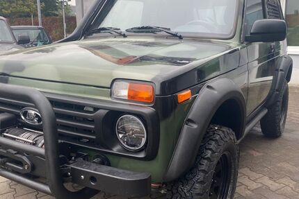 Lada Niva 25.100 km 21.160 &euro; Limeshain 63694