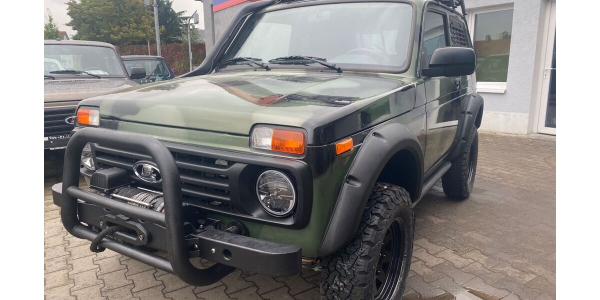 Lada Niva 25.100 km 21.160 &euro; Limeshain 63694