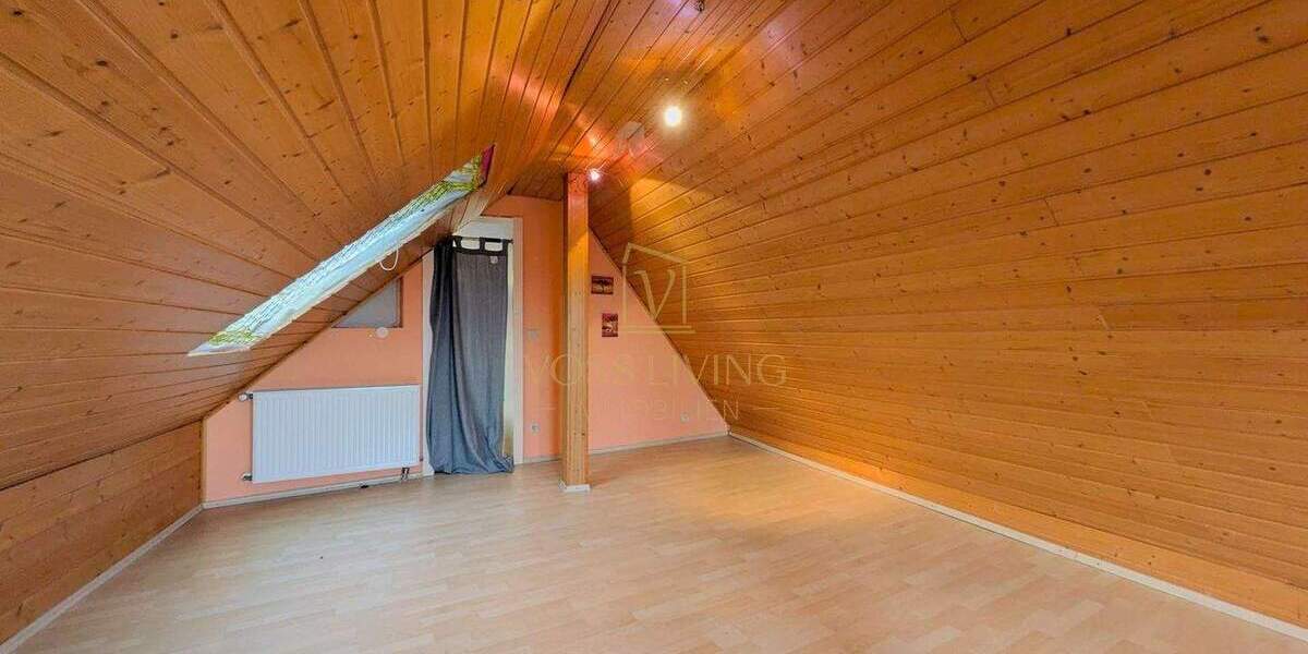 Großes potentialträchtiges Haus mit Garten, Balkon, 3 KFZ Stellplätzen, Keller und Nebengebäude 1 zimmer