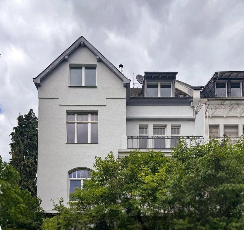 Exklusive AltbauWohnungPraxisKanzlei am Kurpark Wiesbaden-Sonnenberg – Stil, Charme und Top-Lage