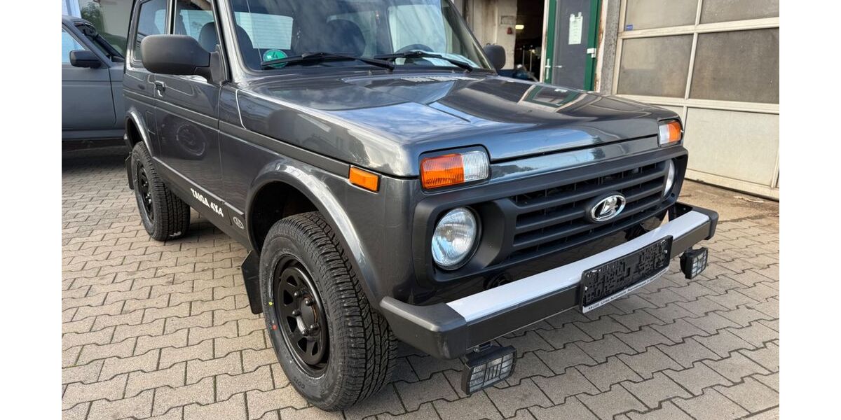 Lada Niva 48.190 km 13.490 &euro; Limeshain 63694