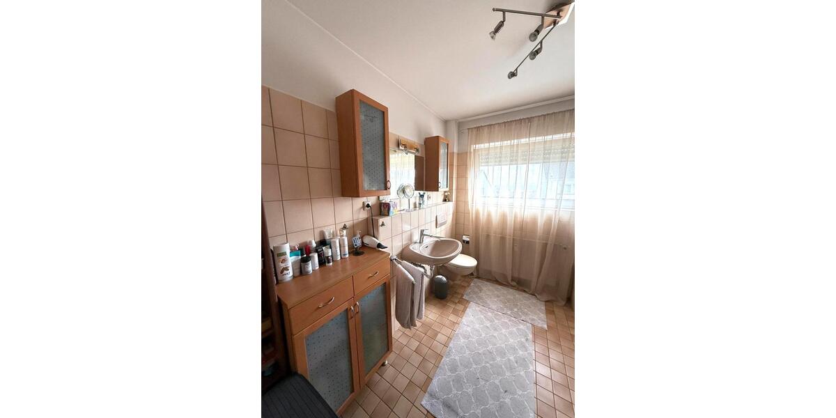 Etagenwohnung Hofheim am Taunus - 3 Zimmer, 97 m&sup2;, 1.300&euro; | Angebot:25775218