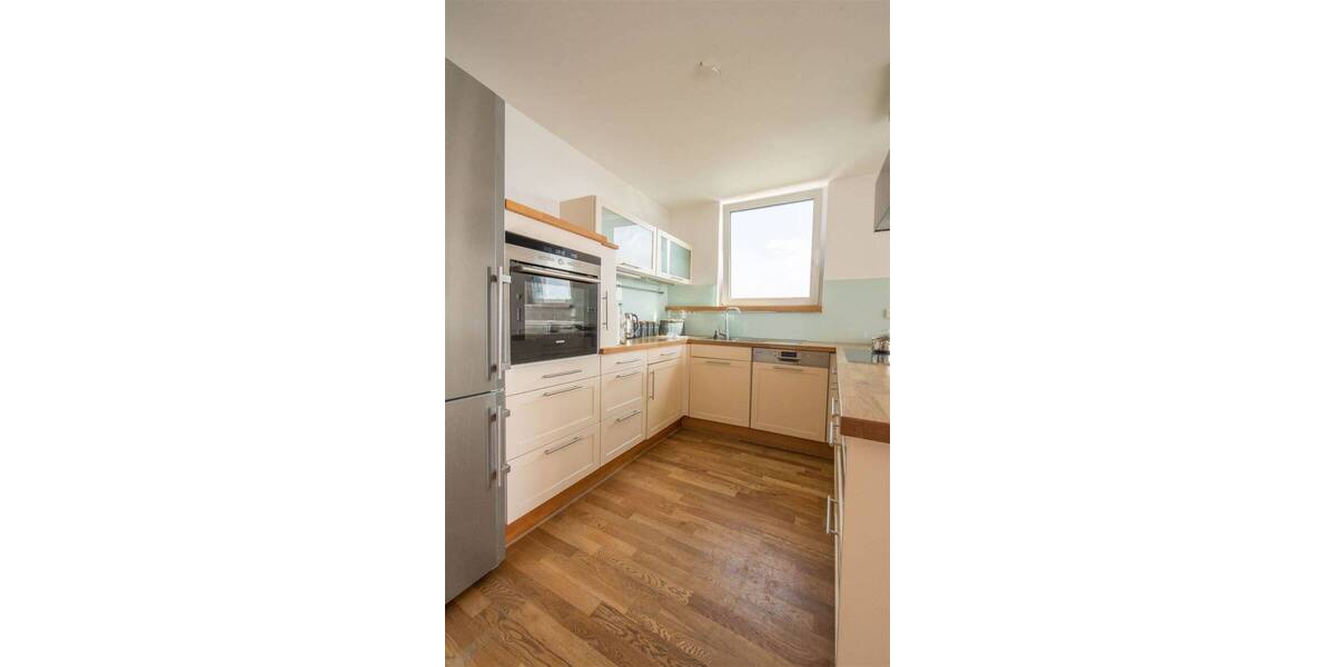 Moderne 3-Zimmerwohnung mit Panorama Skylineblick, EBK, Kellerabteil und TG-Platz! 3 zimmer