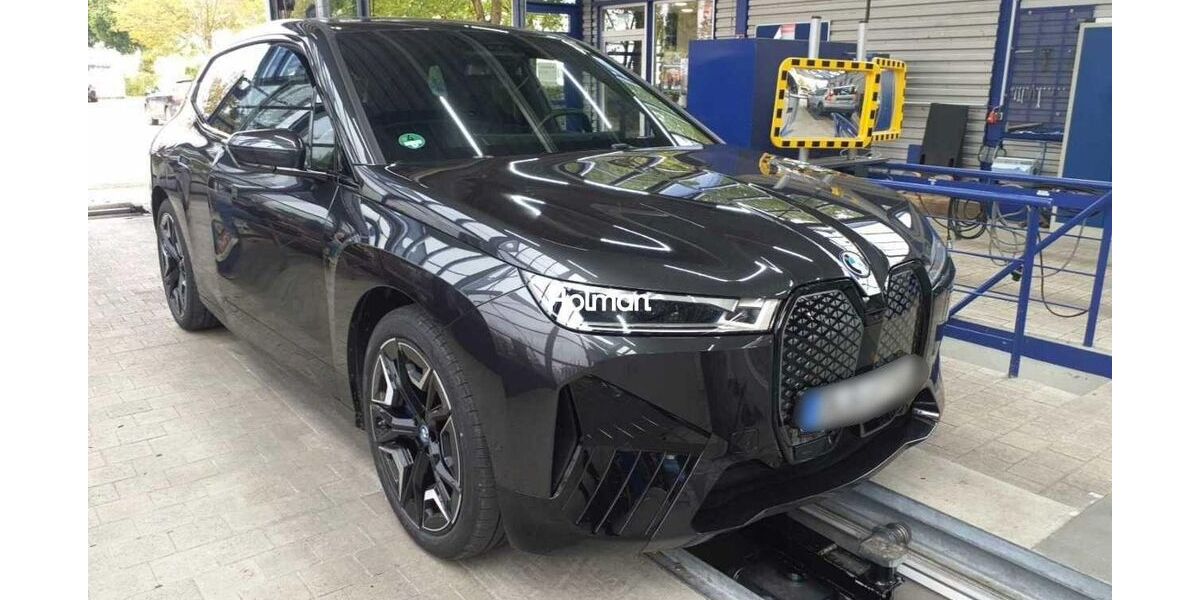 BMW iX 29.889 km 44.685 &euro; Eschborn 65760