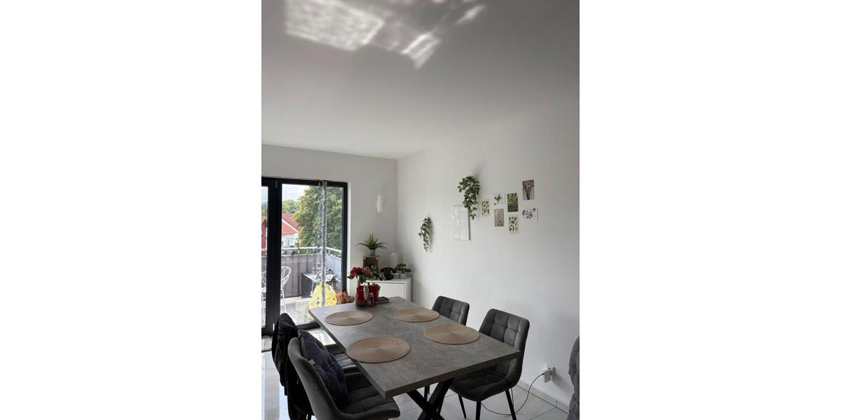 FEMALE ONLY WG Room for rent 2 zimmer