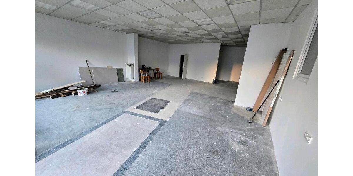 Büro, Frisör oder Massagesalon mit Lagerfläche zimmer