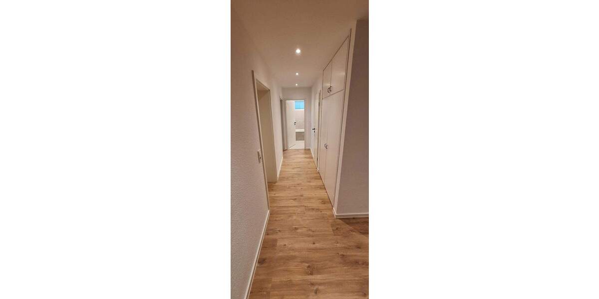 BüroPraxisfläche ca. 100 qm in Bad Soden kernsaniert, Bahnhofnähe, bis zu 4 KFZ Stellpl. zimmer