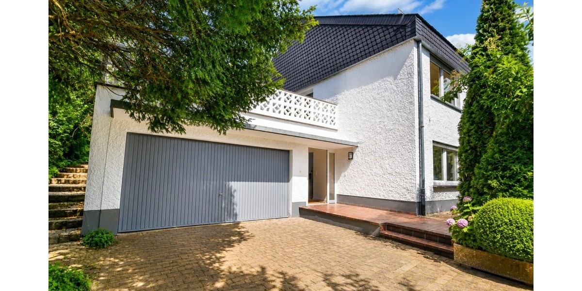 Großes Familienhaus am Sonnenhang mit Doppelgarage - Einfamilienhaus Eppstein | Angebot:27120640