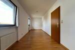 Geräumiges Reiheneckhaus - pflegeleichter Garten, Balkon, Sauna und Einbauküche