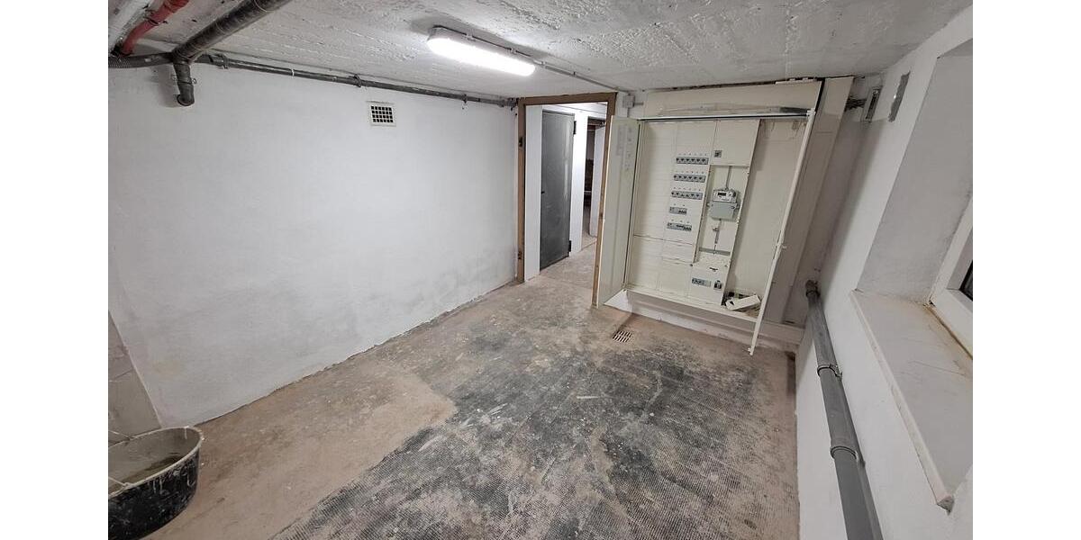 Sanierte 6-Zimmer DHH in Nieder-Eschbach mit Garage in Bestlage 6 zimmer