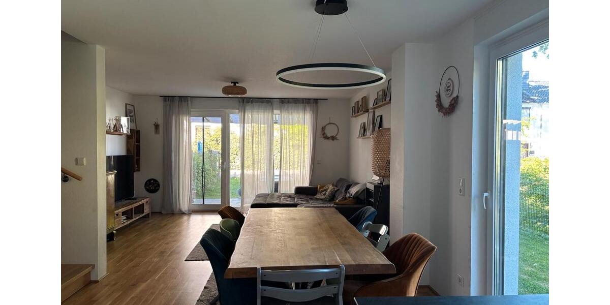 Reihenhaus Rüsselsheim am Main - 6 Zimmer, 144 m&sup2;, 2.300&euro; | Angebot:26536363