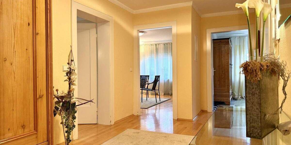 Rarität in gesuchtem Wohngebiet - Stilvoll sanierter Altbau - Buchraingebiet! 9 zimmer