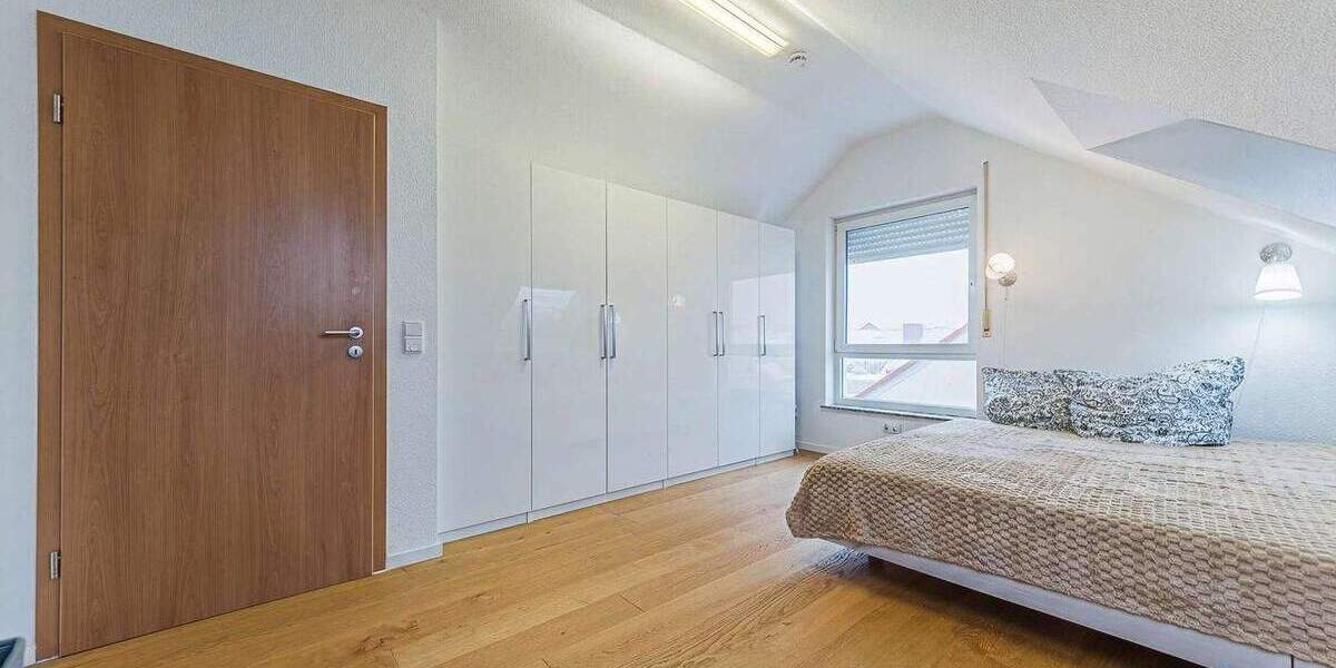 Etagenwohnung Frankfurt am Main Nied - 4 Zimmer, 110 m&sup2;, 2.450&euro; | Angebot:25727283