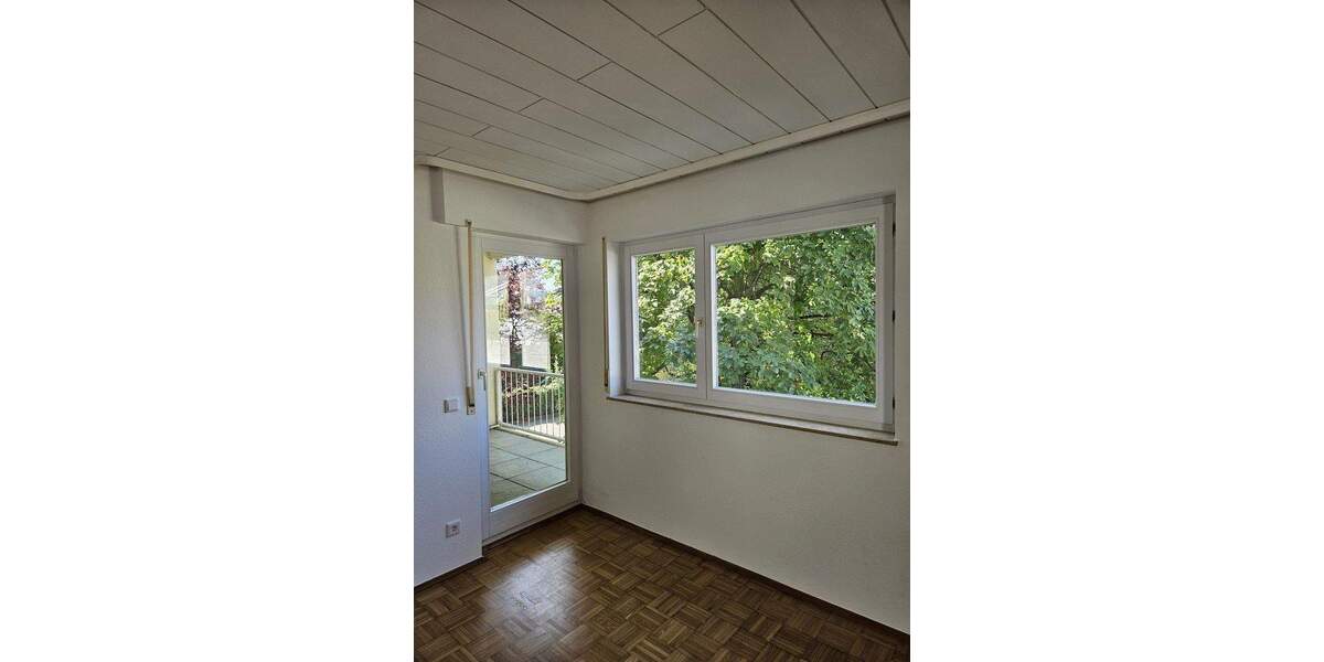 Balkon, EBK & Parkplatz zentral 3 zimmer