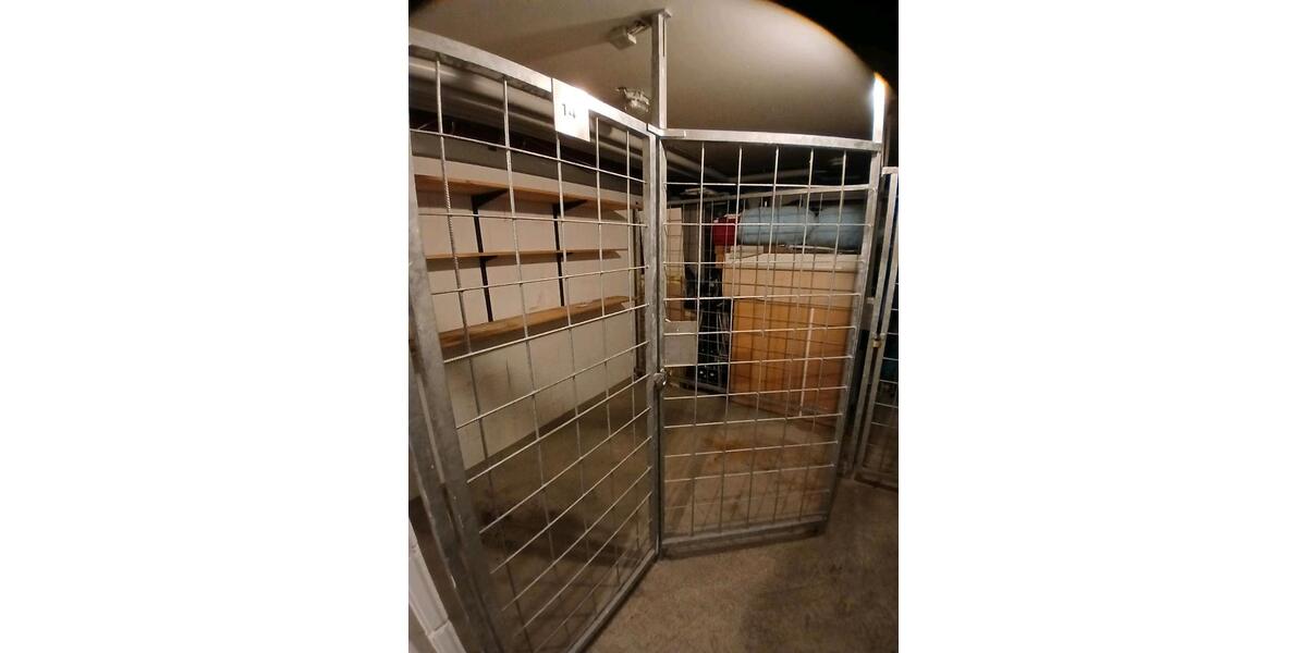 3 Zimmer DG- Wohnung mit Balkon, Garage & Klimaanlage. 3 zimmer