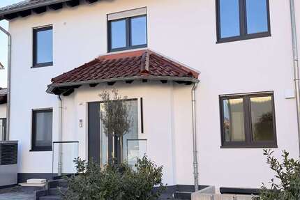 Haus zum Kaufen in Karben 1.150.000 € 305 m² 10 zimmer