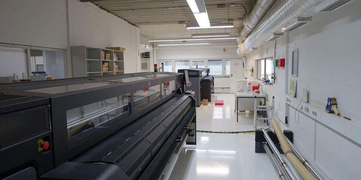 Grundstück (3.383 m²) mit Produktionshalle (900 m²) und Bürogebäude (590 m²) zimmer