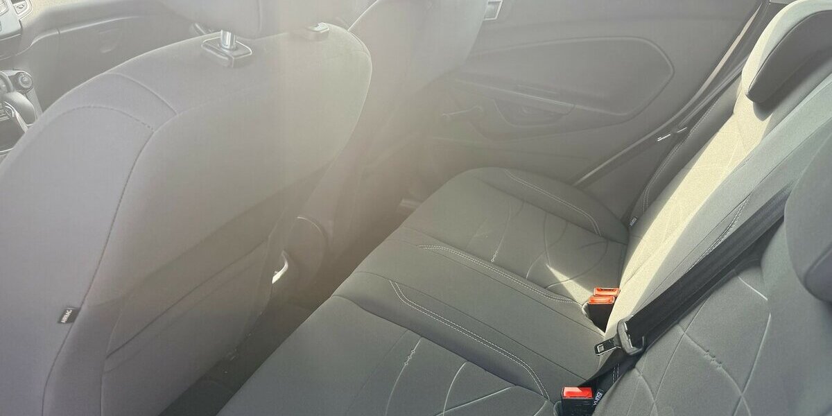 Ford Fiesta 1.6 Automatik Trend/51.000km 51.100 km 7.999 &euro; Frankfurt 60386