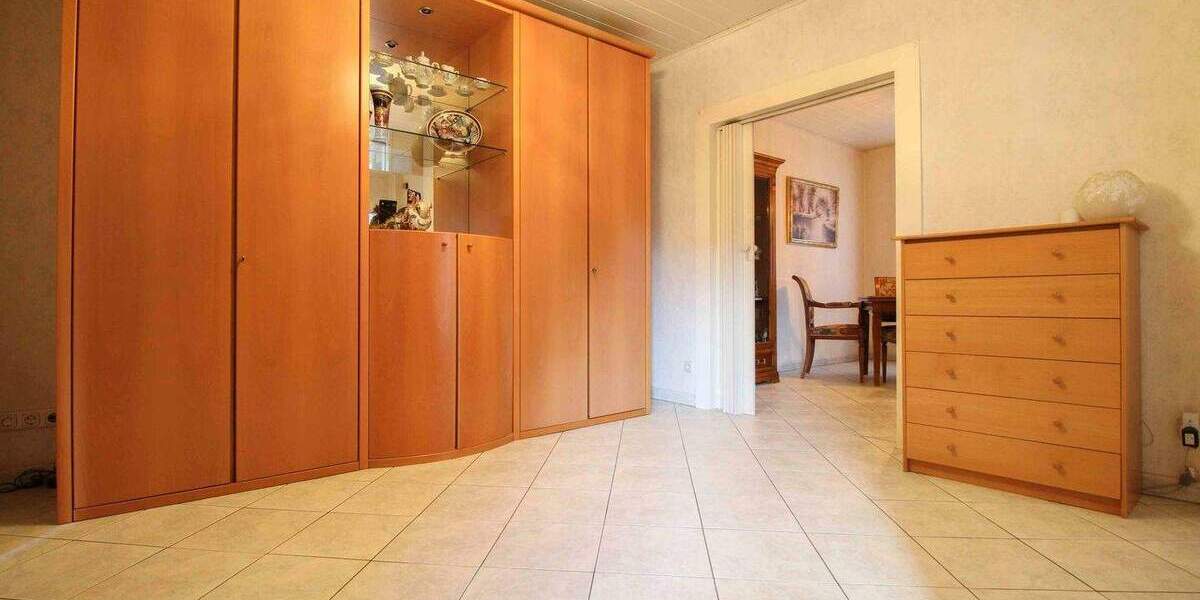 Einfamilienhaus Frankfurt am Main Rödelheim - 6 Zimmer, 175 m&sup2;, 799.000&euro; | Angebot:25654371