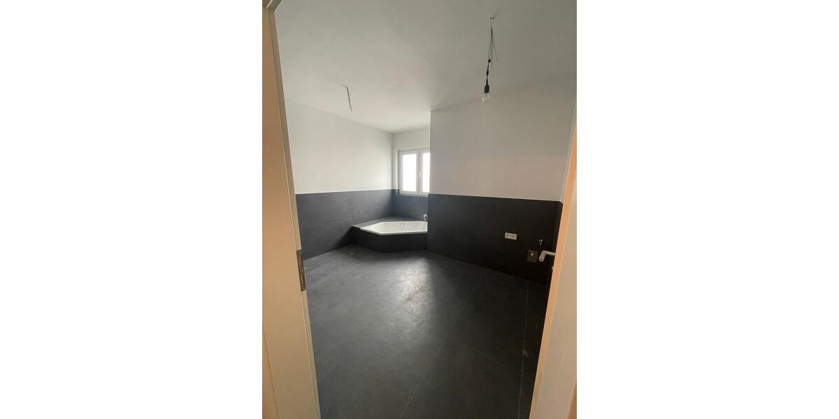 Doppelhaushälfte Rüsselsheim am Main - 6 Zimmer, 174 m&sup2;, 2.500&euro; | Angebot:24862391