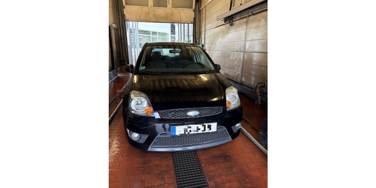 Ford Fiesta 119.000 km 2.500 &euro; Friedrichsdorf 61381