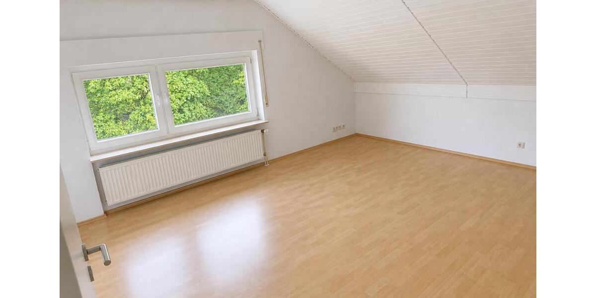 Dachgeschoßwohnung Bischofsheim - 4 Zimmer, 78 m&sup2;, 1.150&euro; | Angebot:26412896