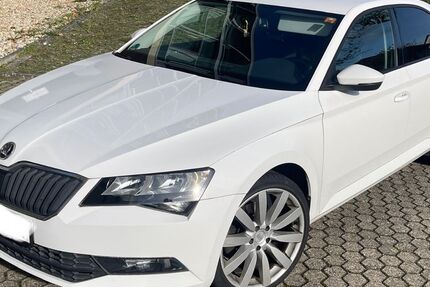 Skoda Superb 98.000 km 17.500 € Frankfurt 60435