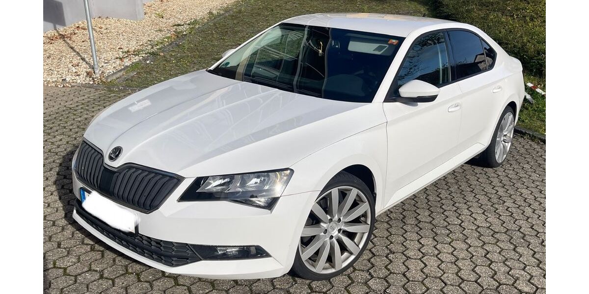 Skoda Superb 98.000 km 17.500 € Frankfurt 60435