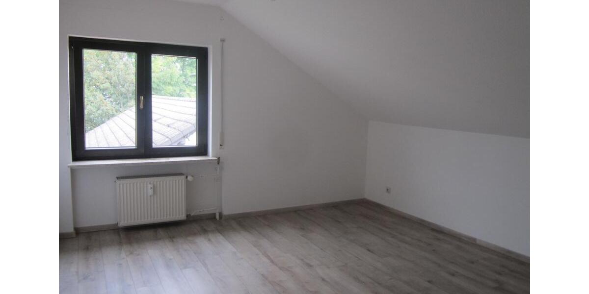 Dachgeschoßwohnung Weiterstadt - 4 Zimmer, 128 m&sup2;, 1.300&euro; | Angebot:25161520