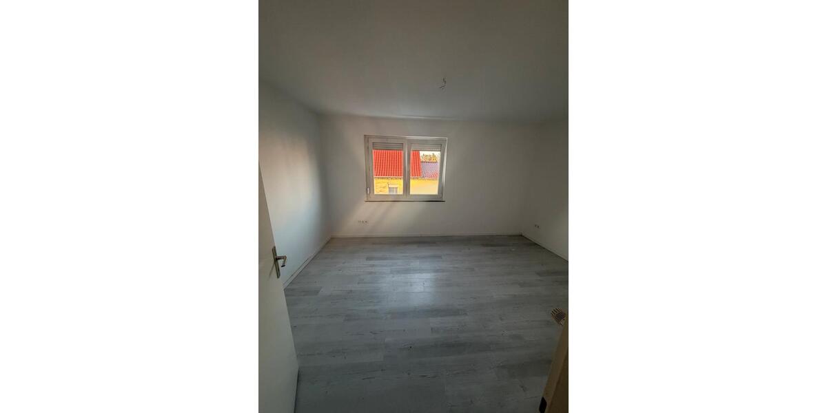 Reihenhaus Ronneburg - 4 Zimmer, 152 m&sup2;, 1.900&euro; | Angebot:25367731