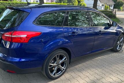 Ford Focus 121.840 km 7.900 &euro; Frankfurt am Main 60386