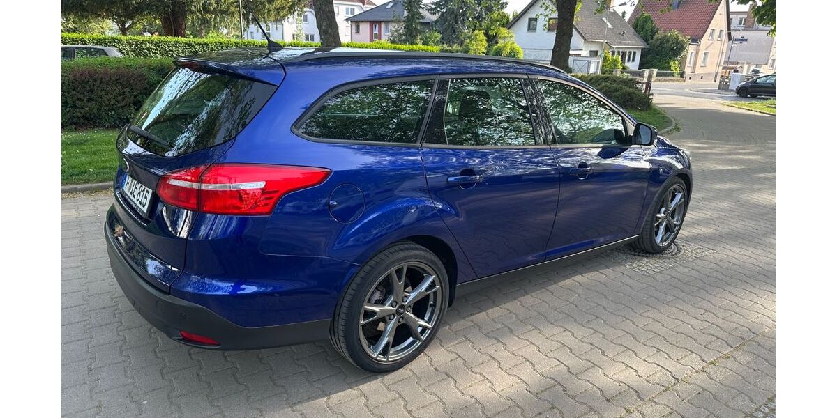 Ford Focus 121.840 km 7.900 &euro; Frankfurt am Main 60386