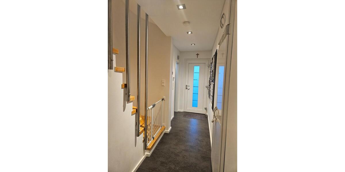 Modernisierte Doppelhaushälfte mit schönem Garten 6 zimmer