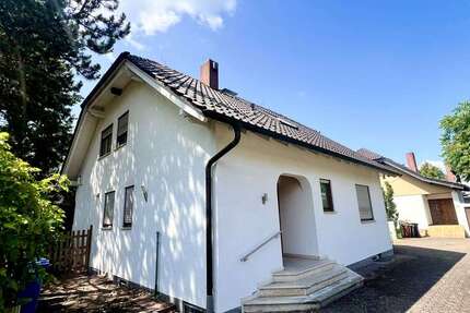 Haus zum Kaufen in Rüsselsheim am Main 649.900 € 224 m² 8 zimmer