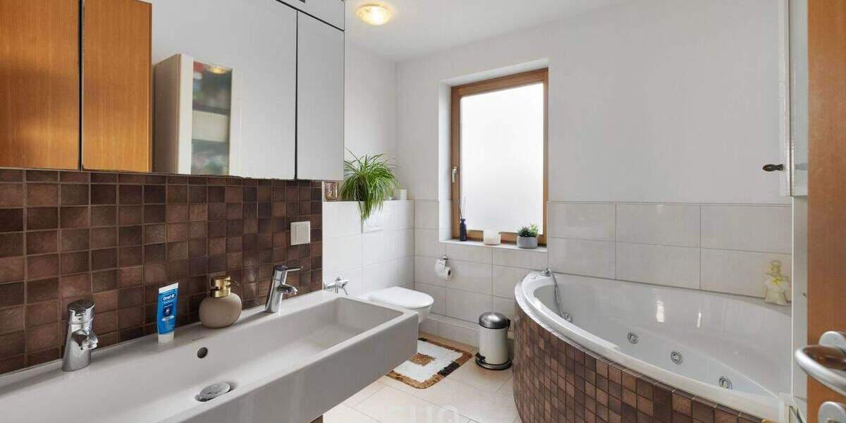 Reihenmittelhaus Frankfurt am Main Kalbach-Riedberg - 6 Zimmer, 160 m&sup2;, 1.150.000&euro; | Angebot:25525603