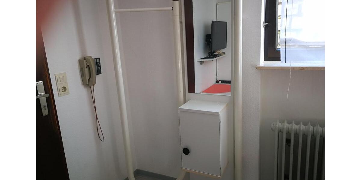 1 möbiliertes Zimmer im UG zimmer