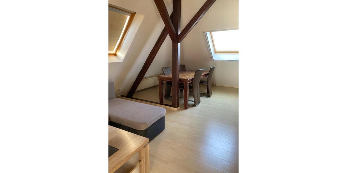 *** Gemütliche Dachgeschosswohnung mit Skylineblick *** 2.5 zimmer