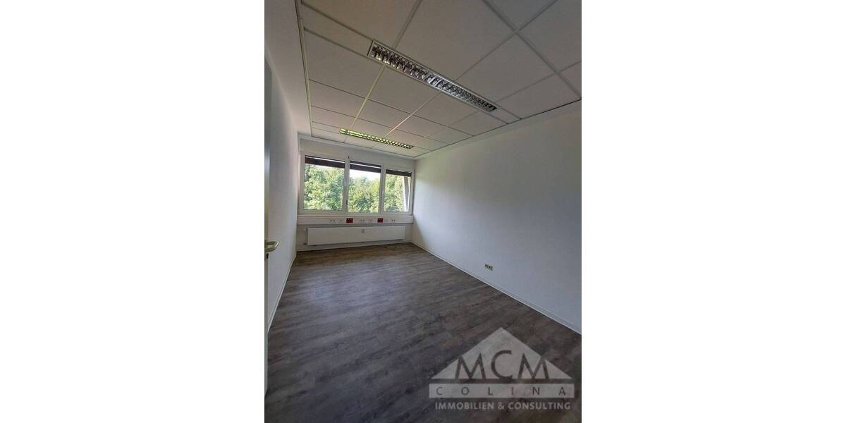 Gewerbeobjekt Frankfurt am Main / Niederursel Niederursel - 8 Zimmer, 236 m&sup2;, 2.500&euro; | Angebot:23986423
