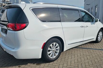 Chrysler Pacifica 152.041 km 17.900 &euro; Erlensee 63526