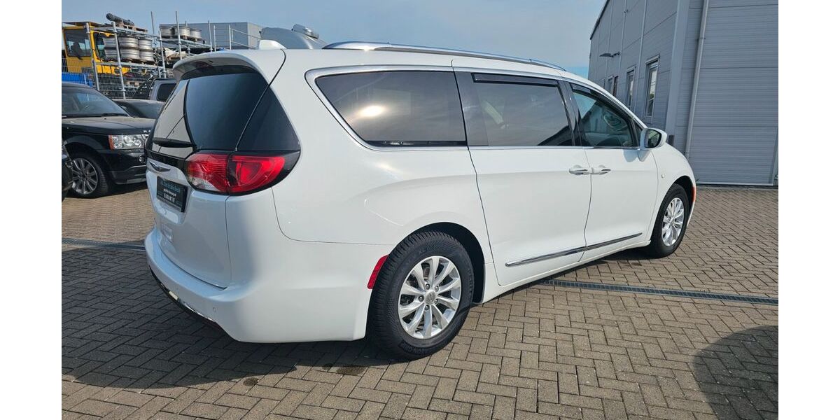 Chrysler Pacifica 152.041 km 17.900 &euro; Erlensee 63526