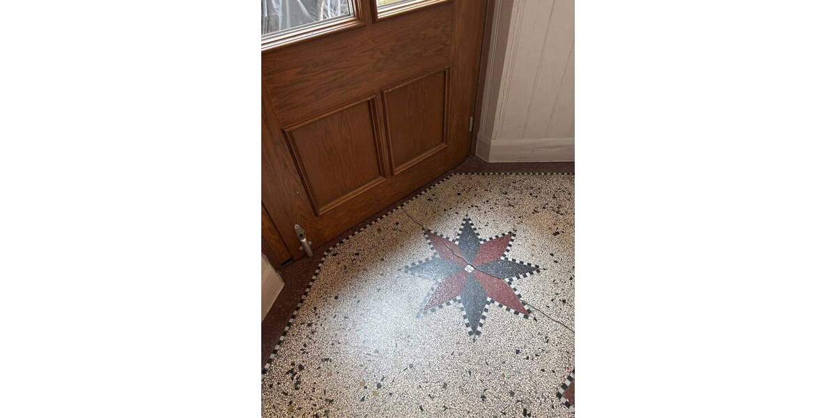 Einzigartige Zwei-Zimmer-Wohnung im Stilaltbau nahe der Berger Straße 2 zimmer