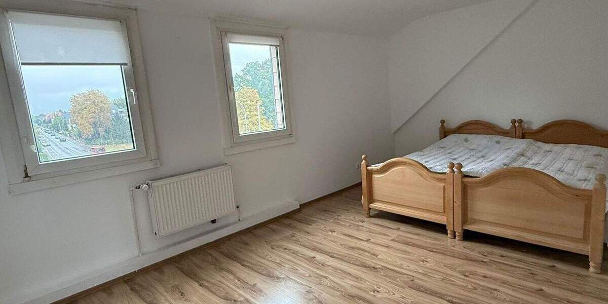 Schöner Altbau in sehr guter Lage! Wohn- und Geschäftshaus mit Garagen, PKW Stellplätze, alles frei! 1 zimmer