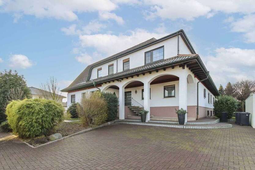 Haus zum Kaufen in Groß-Gerau 975.000 € 375.1 m²