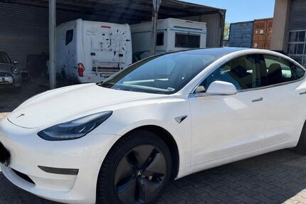 Tesla Model 3 107.000 km 17.990 &euro; Frankfurt am Main 65933
