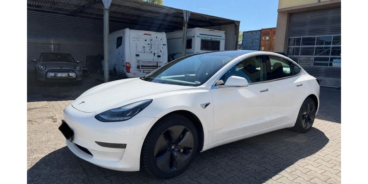 Tesla Model 3 107.000 km 17.990 &euro; Frankfurt am Main 65933