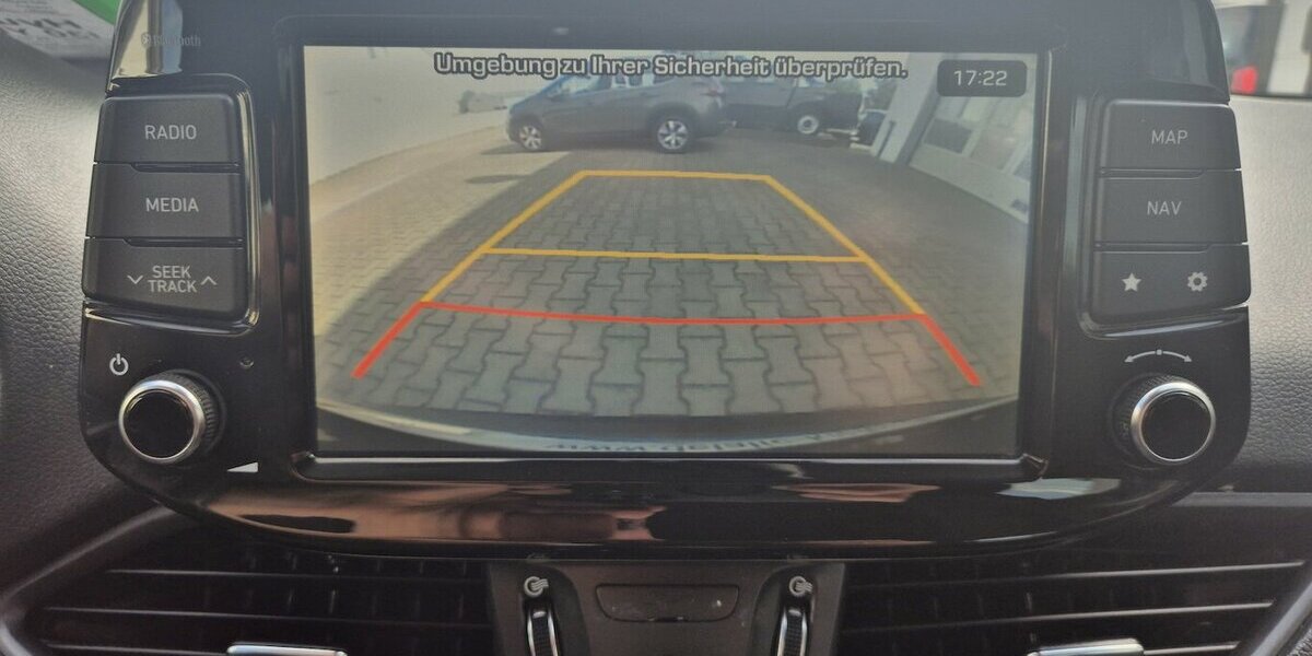 Hyundai i30 YES! Plus Navigation, Panoramadach, LED, Sport 89.202 km 12.890 &euro; Rodgau 63110