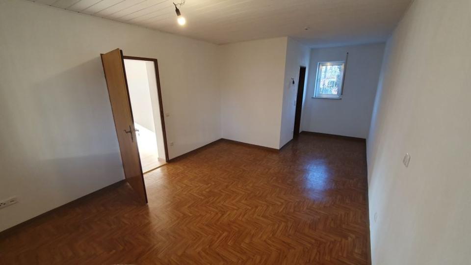 Einfamilienhaus Hattersheim am Main - 4.5 Zimmer, 114 m&sup2;, 1.600&euro; | Angebot:25408295