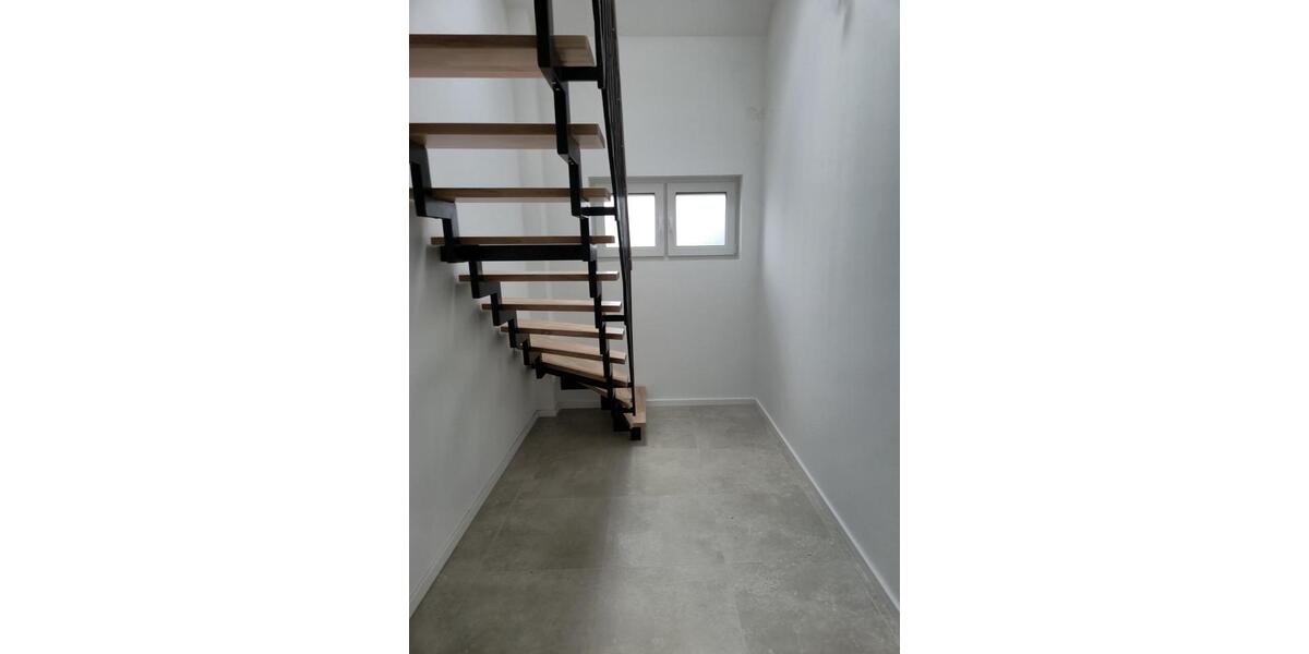 Maisonettenwohnung Rüsselsheim am Main - 5 Zimmer, 135 m&sup2;, 2.200&euro; | Angebot:23382817