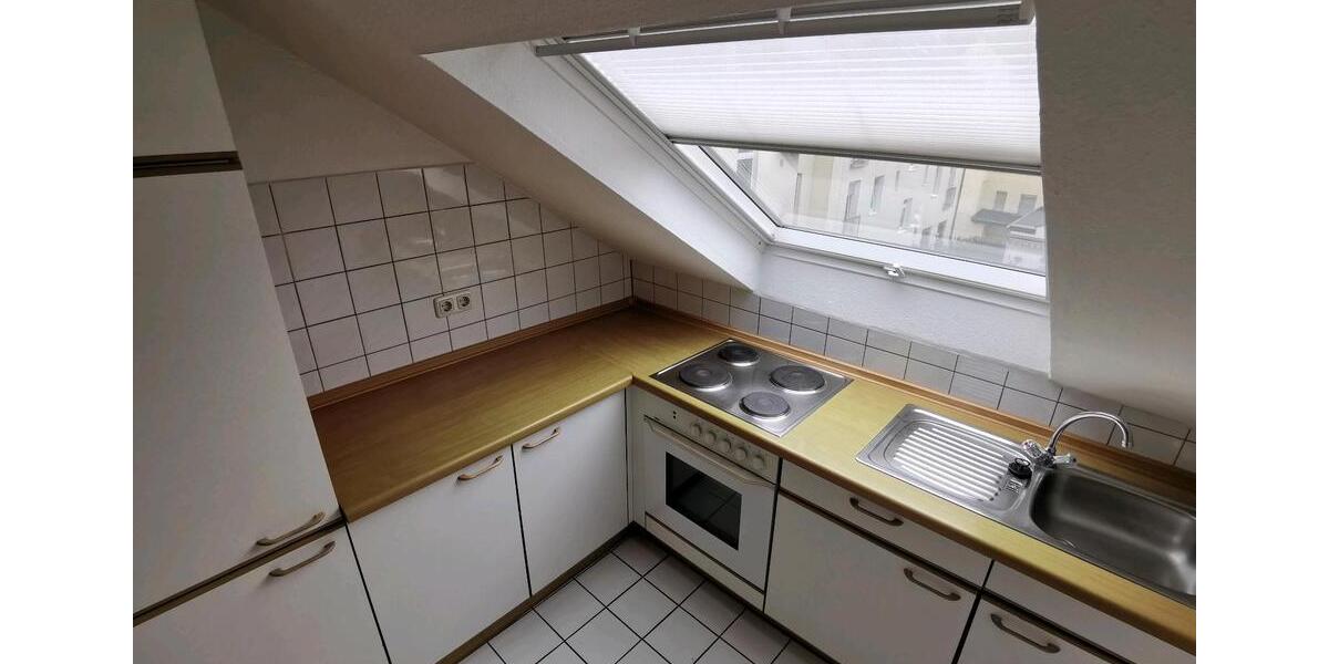 Frankfurt, Nähe MainS-Bhf, ruhiges Dachstudio mit EBK 1 zimmer